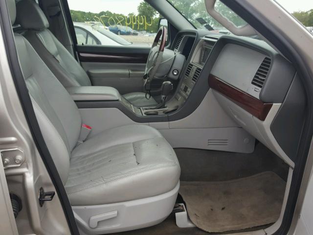 5LMEU88H54ZJ31714 - 2004 LINCOLN AVIATOR 银色 照片 5