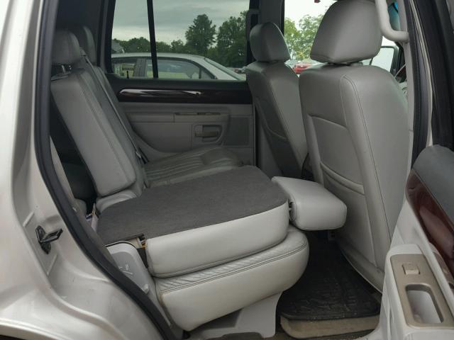 5LMEU88H54ZJ31714 - 2004 LINCOLN AVIATOR 银色 照片 6