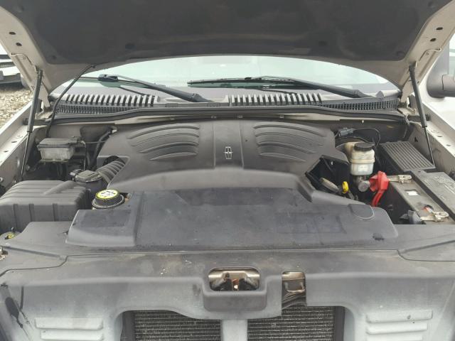 5LMEU88H54ZJ31714 - 2004 LINCOLN AVIATOR 银色 照片 7