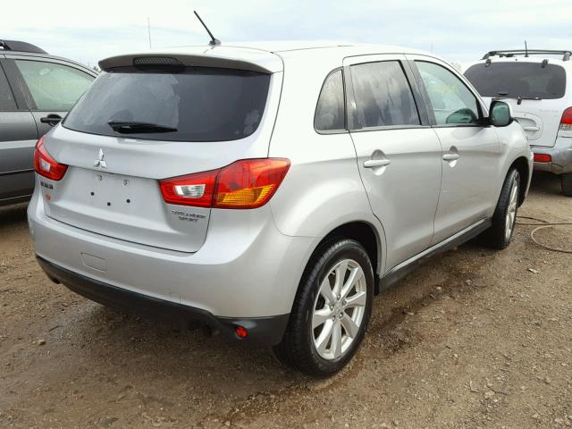 4A4AP3AU2FE031628 - 2015 MITSUBISHI OUTLANDER SILVER photo 4