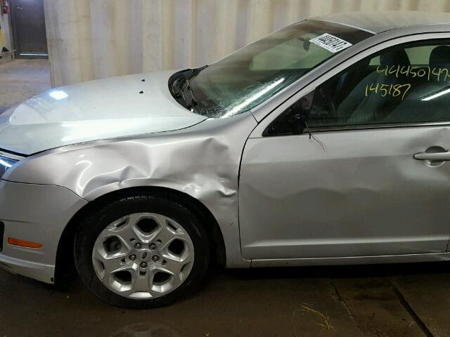 3FAHP0HA7AR253951 - 2010 FORD FUSION SILVER photo 9