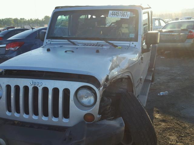 1J4BA3H15AL199075 - 2010 JEEP WRANGLER U SILVER photo 2