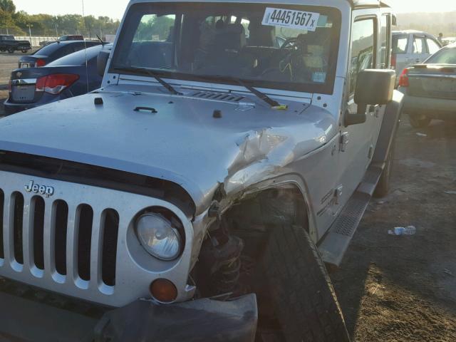 1J4BA3H15AL199075 - 2010 JEEP WRANGLER U SILVER photo 9