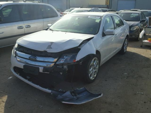 3FAHP0HA9AR199083 - 2010 FORD FUSION WHITE photo 2