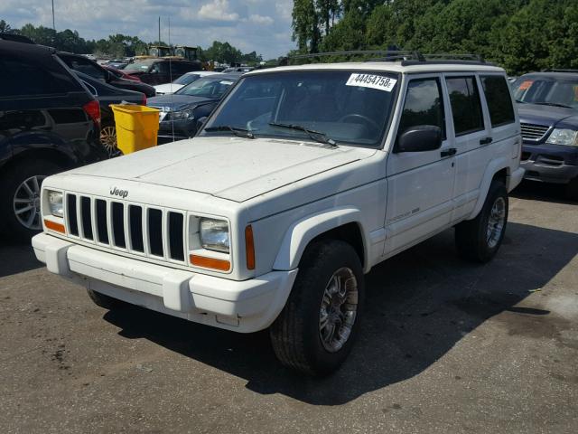 1J4FJ78S0VL519877 - 1997 JEEP CHEROKEE C WHITE photo 2