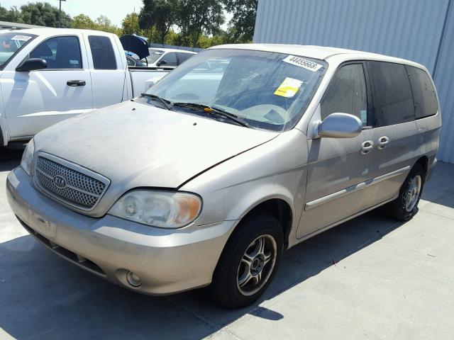 KNDUP132156663193 - 2005 KIA SEDONA EX BEIGE photo 2