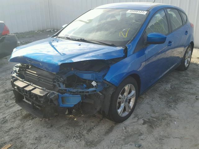 1FAHP3K2XCL413258 - 2012 FORD FOCUS SE BLUE photo 2