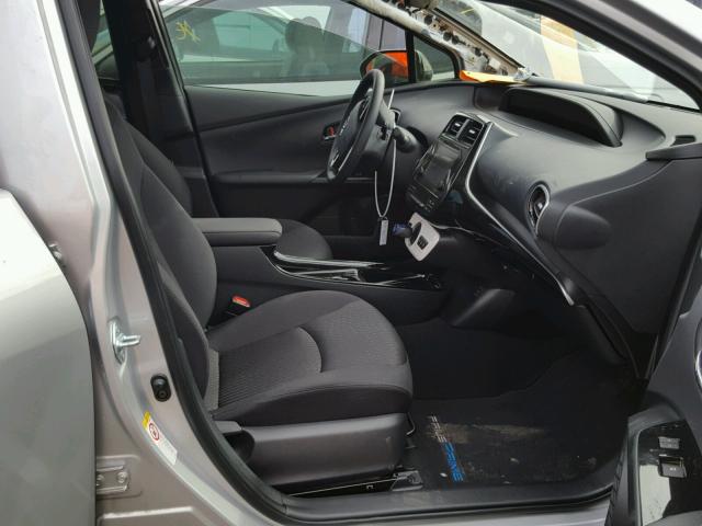 JTDKARFP2H3006293 - 2017 TOYOTA PRIUS PRIM 银色 照片 5
