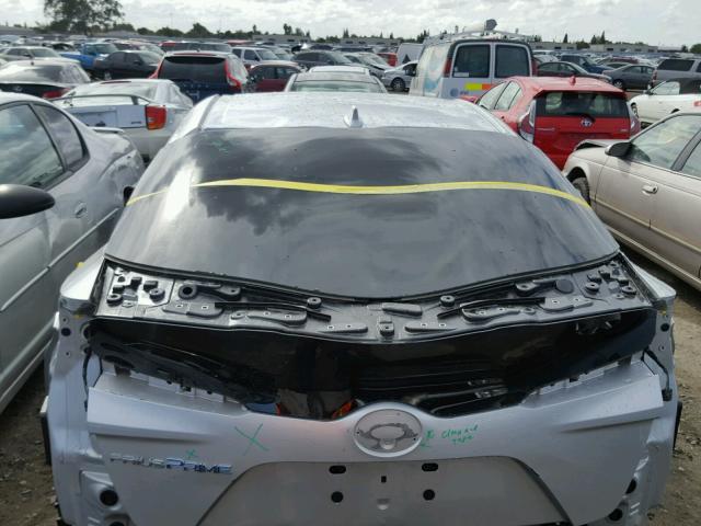 JTDKARFP2H3006293 - 2017 TOYOTA PRIUS PRIM 银色 照片 9