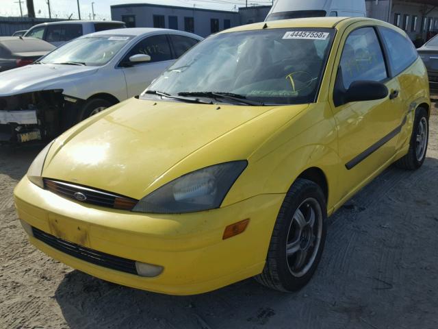 3FAFP31303R133285 - 2003 FORD FOCUS ZX3 YELLOW photo 2