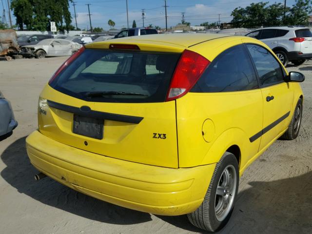 3FAFP31303R133285 - 2003 FORD FOCUS ZX3 YELLOW photo 4