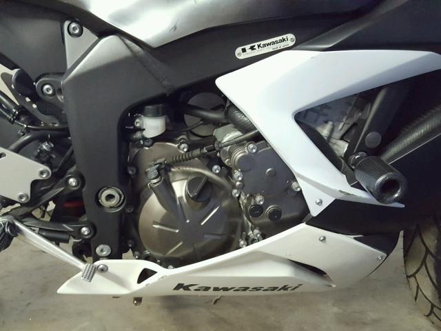 JKBZXJE12DA004700 - 2013 KAWASAKI ZX636 E WHITE photo 7