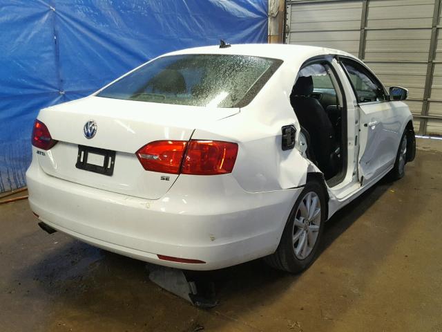 3VWD17AJ8EM329125 - 2014 VOLKSWAGEN JETTA SE WHITE photo 4