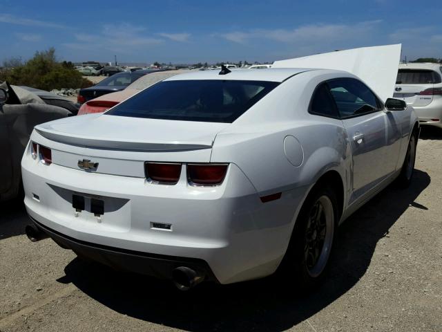 2G1FA1E30D9233591 - 2013 CHEVROLET CAMARO LS WHITE photo 4