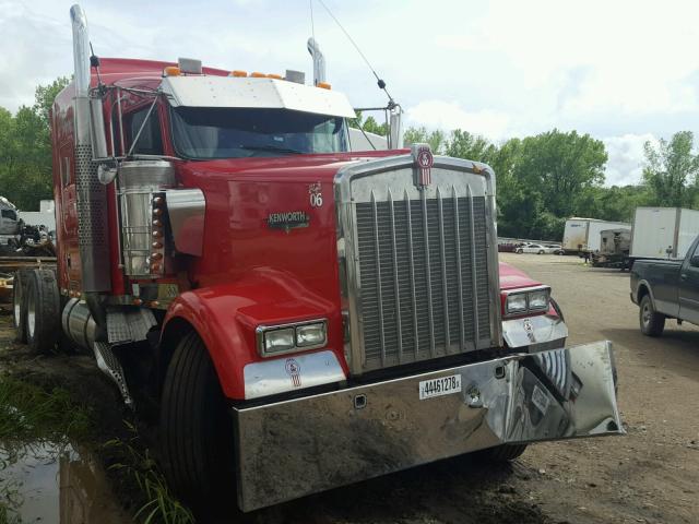 1XKWDB9X86J154666 - 2006 KENWORTH CONSTRUCTI RED photo 1