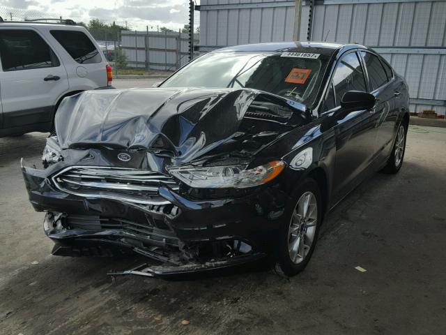 3FA6P0HD9HR270648 - 2017 FORD FUSION SE BLACK photo 2