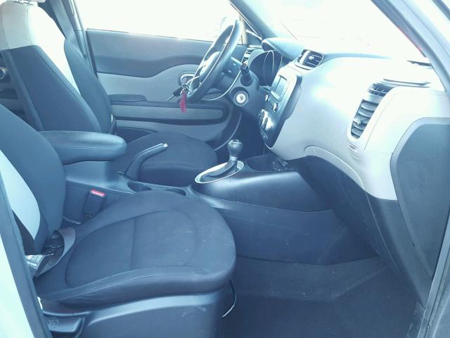 KNDJN2A24F7750745 - 2015 KIA SOUL GRAY photo 5