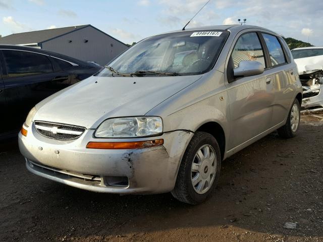 KL1TG62685B383928 - 2005 CHEVROLET AVEO SILVER photo 2