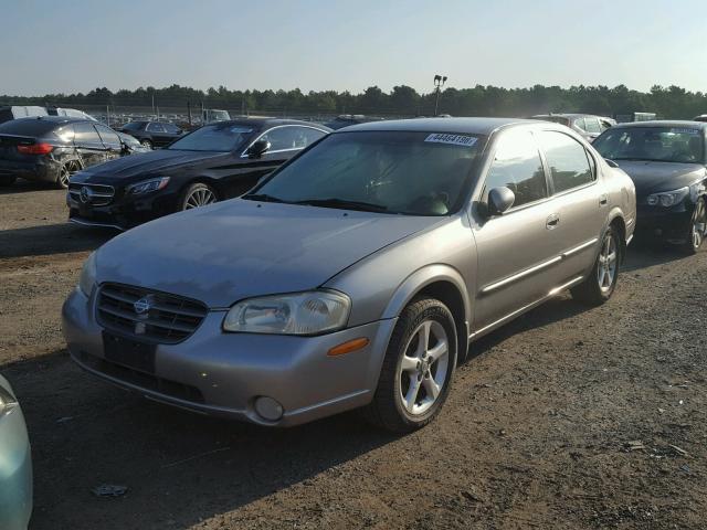 JN1CA31D01T835659 - 2001 NISSAN MAXIMA GXE SILVER photo 2