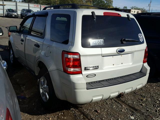 1FMCU03G39KA44291 - 2009 FORD ESCAPE XLT SILVER photo 3