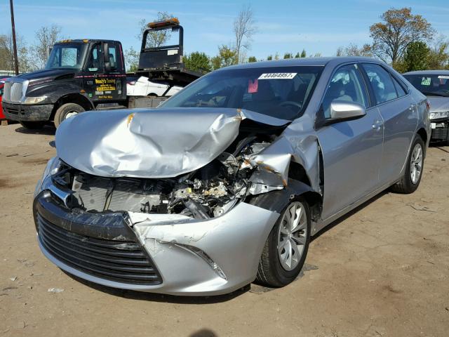 4T1BF1FK3GU159261 - 2016 TOYOTA CAMRY LE SILVER photo 2