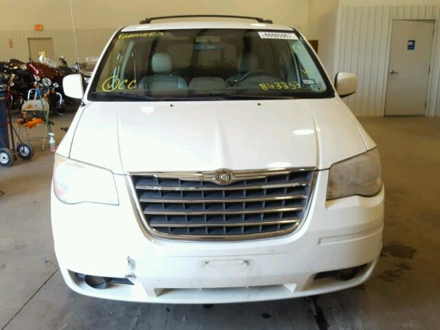 2A8HR54P68R843353 - 2008 CHRYSLER TOWN & COU WHITE photo 9