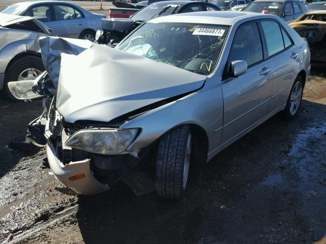 JTHBD182810032283 - 2001 LEXUS IS SILVER photo 2