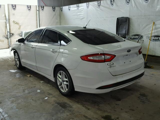 3FA6P0H71GR375970 - 2016 FORD FUSION SE WHITE photo 3