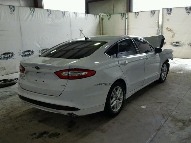 3FA6P0H71GR375970 - 2016 FORD FUSION SE WHITE photo 4