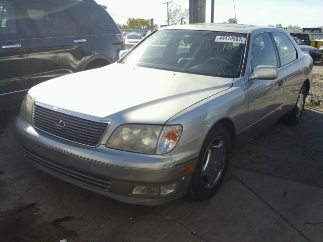 JT8BH28F0Y0176577 - 2000 LEXUS LS SILVER photo 2