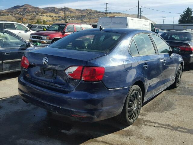 3VWD17AJ4EM312001 - 2014 VOLKSWAGEN JETTA SE BLUE photo 4