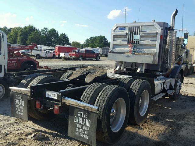 2XKDD09X37M186432 - 2007 KENWORTH CONSTRUCTI SILVER photo 4