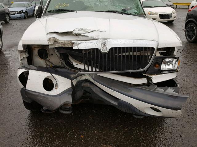 5LMPU28A7XLJ17118 - 1999 LINCOLN NAVIGATOR 白色 照片 10