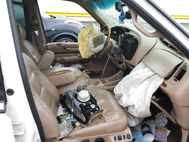 5LMPU28A7XLJ17118 - 1999 LINCOLN NAVIGATOR 白色 照片 5