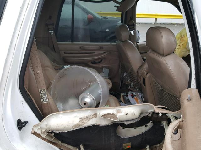 5LMPU28A7XLJ17118 - 1999 LINCOLN NAVIGATOR 白色 照片 6