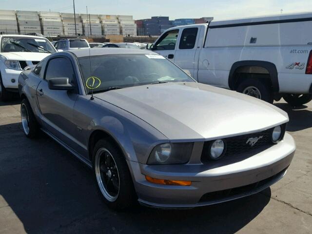 1ZVHT82H865185967 - 2006 FORD MUSTANG GT GRAY photo 1