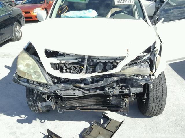 JTJBT20XX40026911 - 2004 LEXUS GX 470 WHITE photo 7