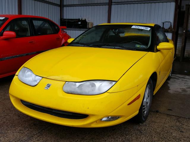 1G8ZY12781Z335093 - 2001 SATURN SC2 YELLOW photo 2