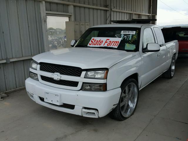 2GCEC19TX31400852 - 2003 CHEVROLET SILVERADO WHITE photo 2