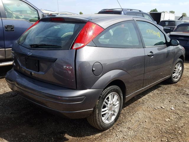1FAFP31N36W218804 - 2006 FORD FOCUS ZX3 GRAY photo 4