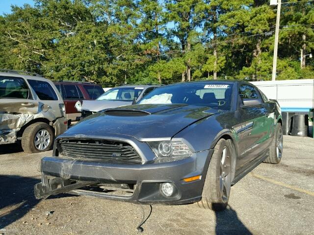 1ZVBP8CF5D5272553 - 2013 FORD MUSTANG GRAY photo 2