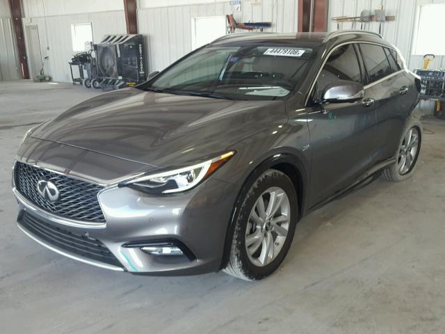 SJKCH5CP7JA001893 - 2018 INFINITI QX30 BASE GRAY photo 2