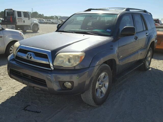 JTEZU14R378077253 - 2007 TOYOTA 4RUNNER SR GRAY photo 2