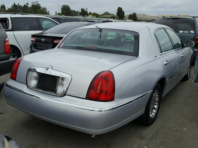 1LNHM83W42Y671516 - 2002 LINCOLN TOWN CAR C SILVER photo 4