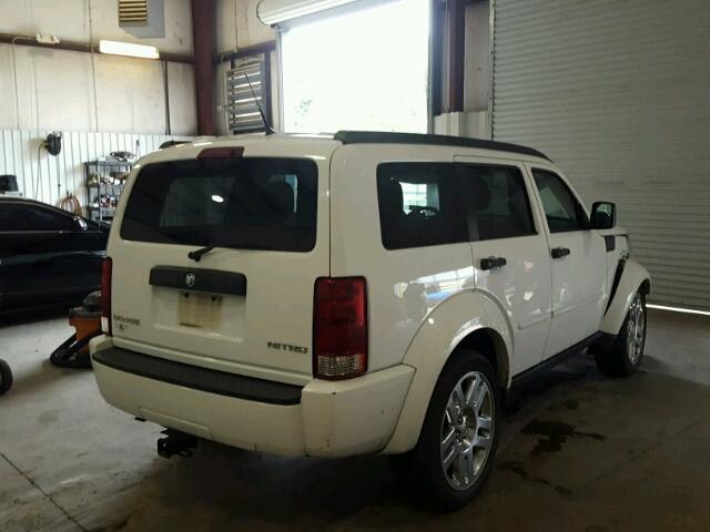 1D4PT4GK3BW563793 - 2011 DODGE NITRO HEAT WHITE photo 4