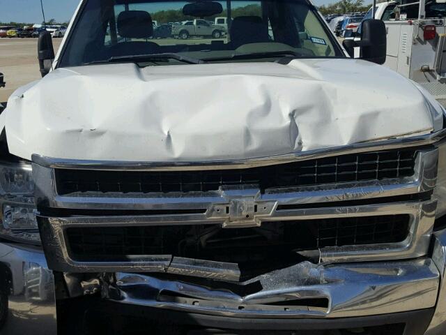 1GBHC44KX9E122575 - 2009 CHEVROLET SILVERADO WHITE photo 9