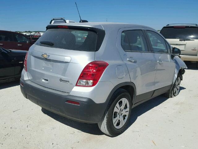 3GNCJKSB3GL271739 - 2016 CHEVROLET TRAX LS SILVER photo 4