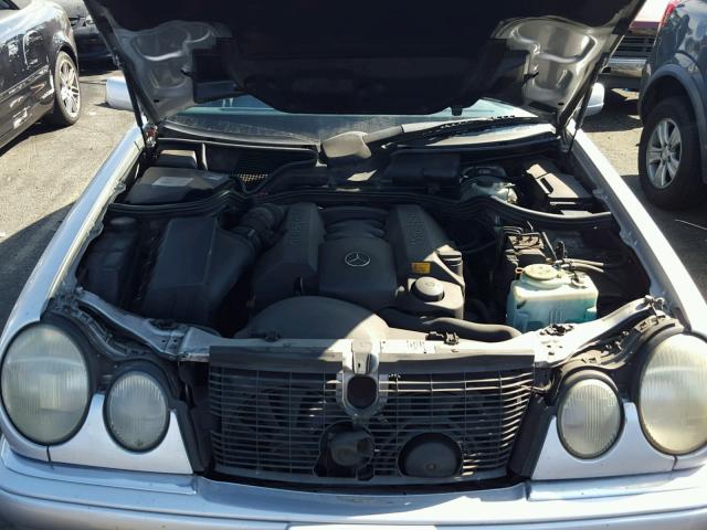 WDBJF65F8WA661621 - 1998 MERCEDES-BENZ E 320 SILVER photo 7