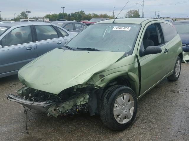 1FAFP31NX7W328282 - 2007 FORD FOCUS ZX3 GREEN photo 2