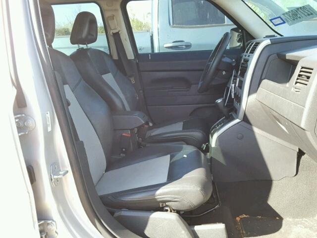 1J8FT28028D748568 - 2008 JEEP PATRIOT SP SILVER photo 5